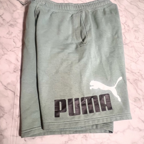 Puma Men's Fleece Sweat Shorts Green 10” Large Logo Graphic Shorts S Athleisure - Picture 2 of 7